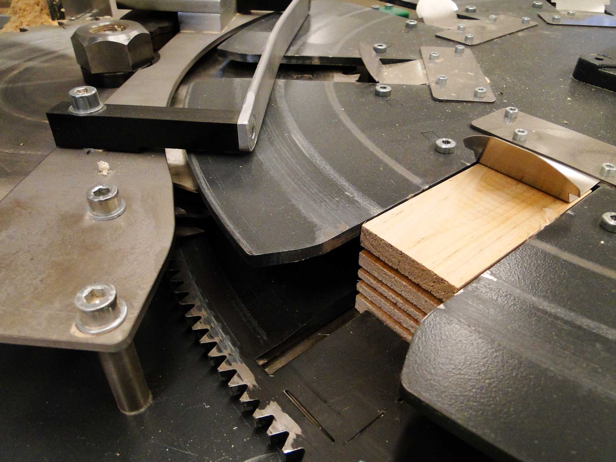 ’Palikkakoneet’ Sytytyspuun (TM) valmistukseen